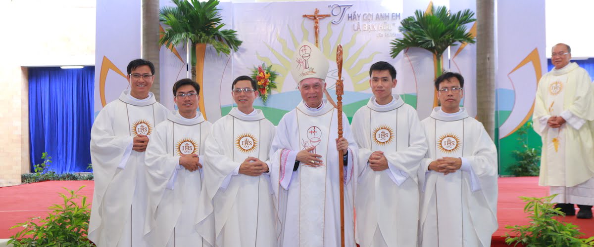Five new Jesuit priests in Vietnam