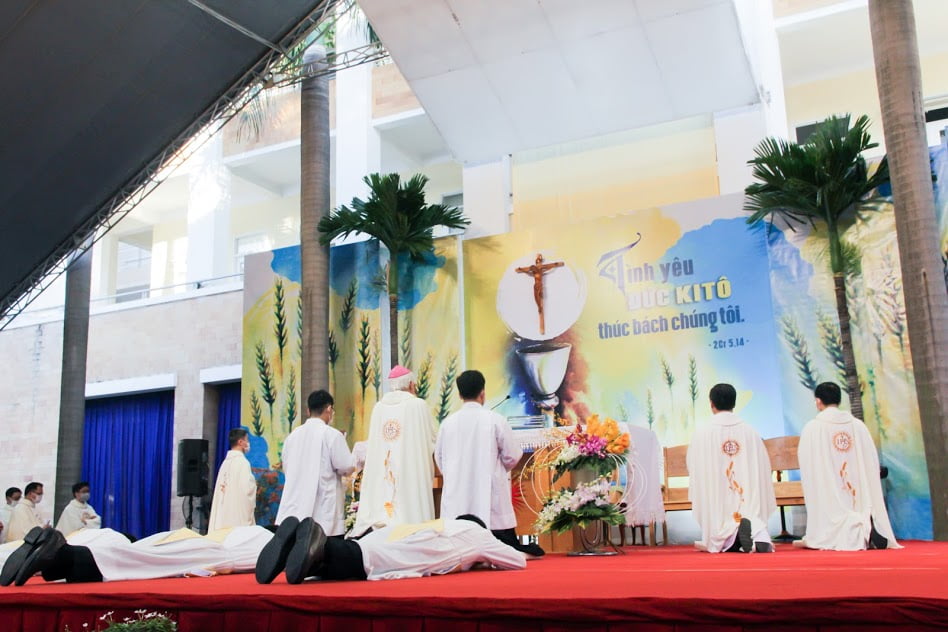 Jesuits in Vietnam Celebrate Ordination of 3 New Priests - The ...