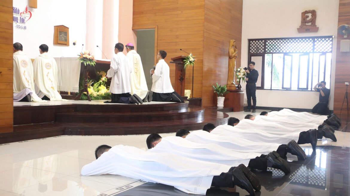 Nine Jesuits of the Vietnam Province ordained as deacons