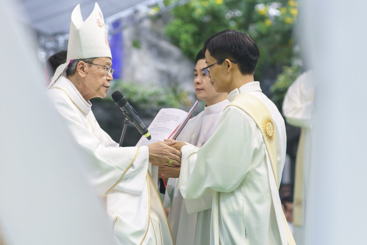 Jesuit ordination in Vietnam: “I have called you friends”